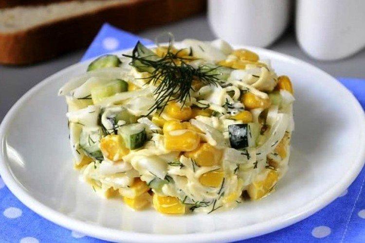 Салат с яйцами и кальмарами