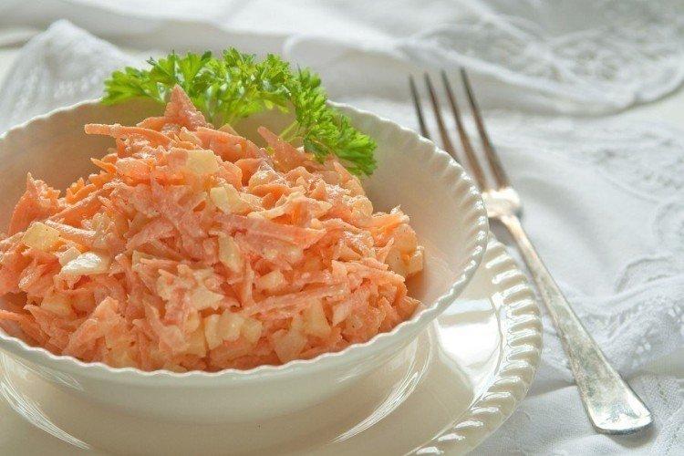 Салат с яйцами и морковью