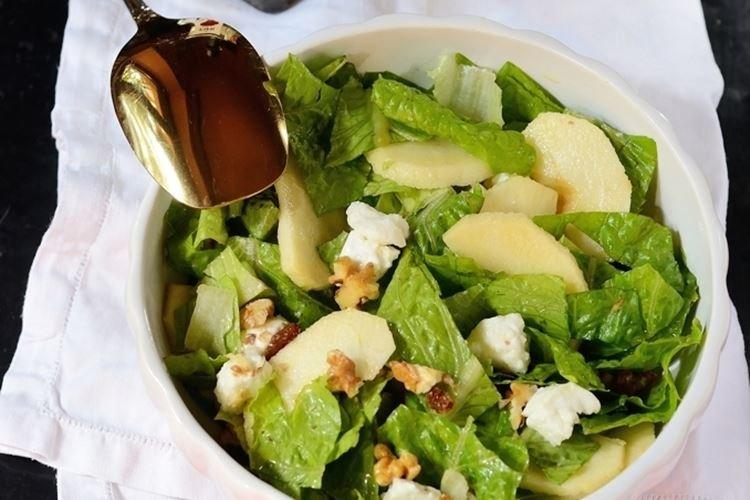 Салат с яблоками и моцареллой