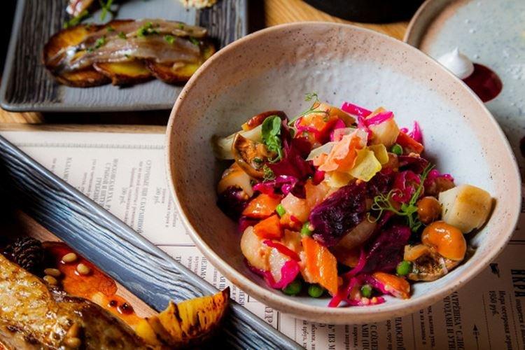 Салат с маринованными грибами и запеченными овощами