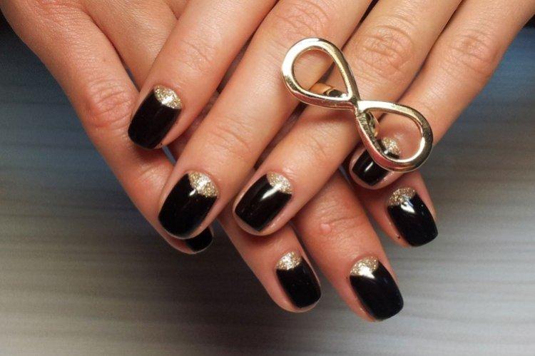 Черный френч и лунный маникюр