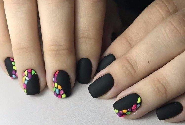 Черный маникюр – фото и красивые идеи