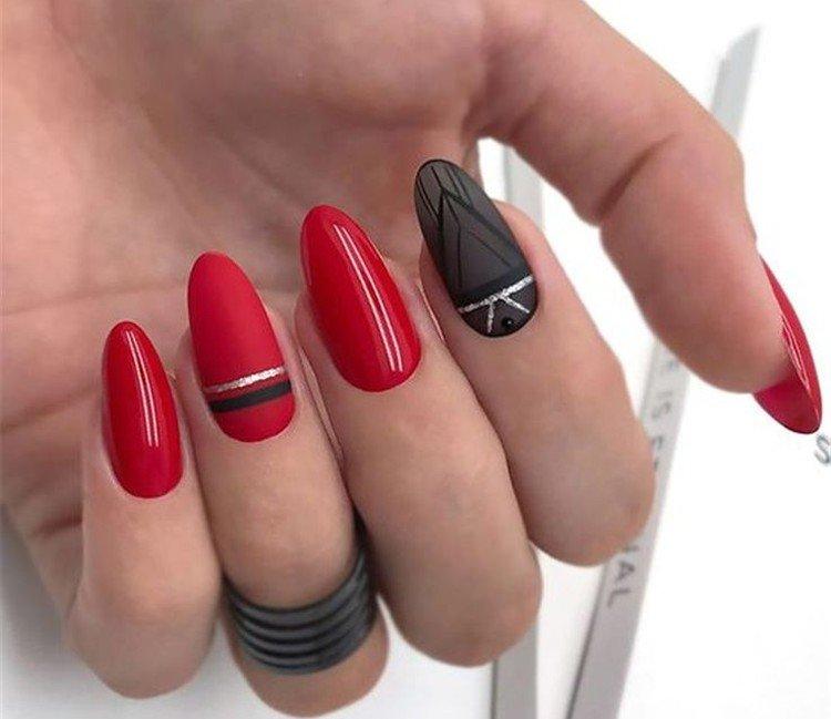 Черно-красный маникюр