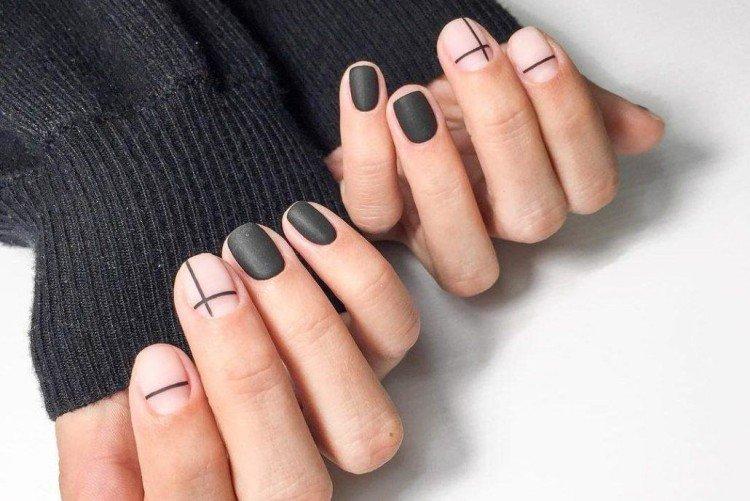 Черный маникюр с нюдом