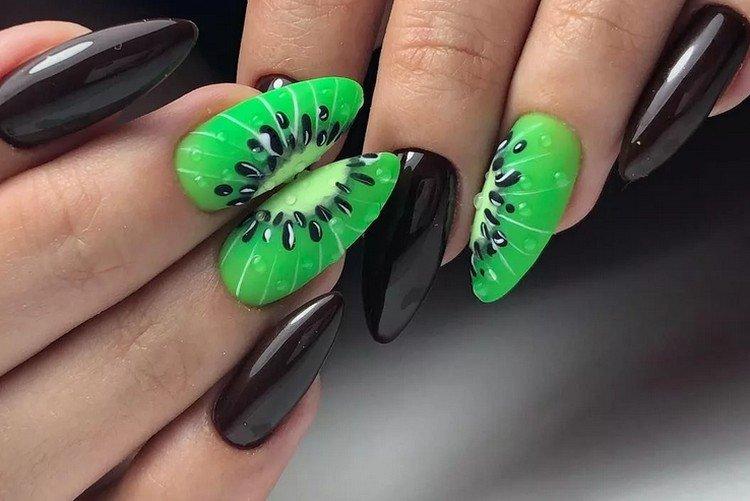 Черный маникюр с яркими цветами