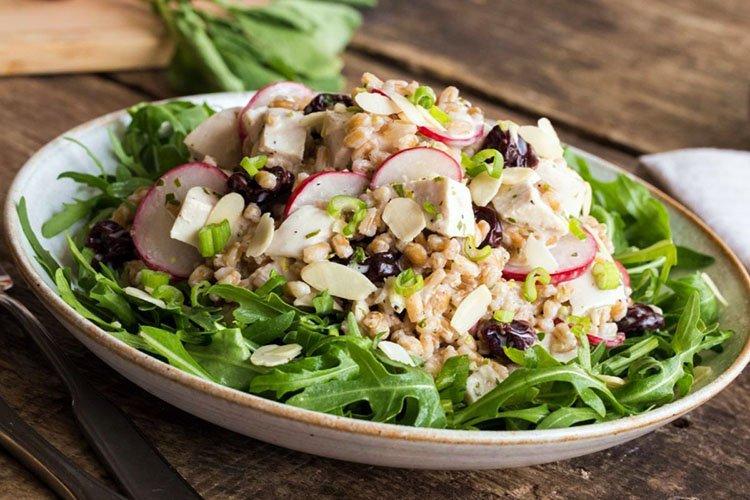 Салат из сельдерея с тунцом