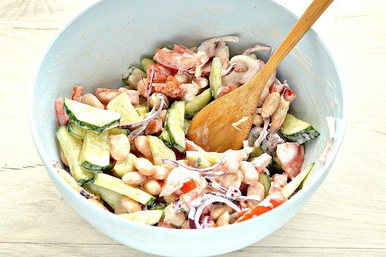 Салат с куриным филе и сельдереем