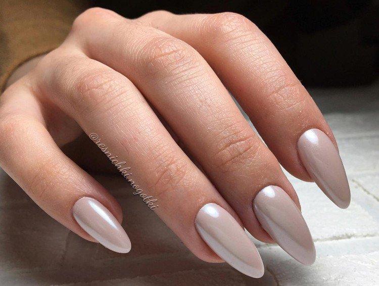 Нюдовый маникюр с втиркой