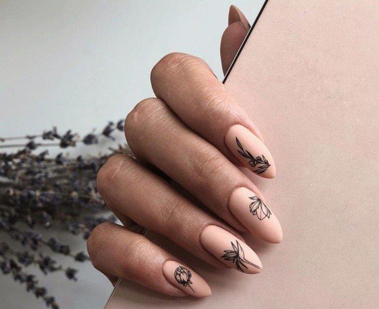 Нюдовый маникюр с черным