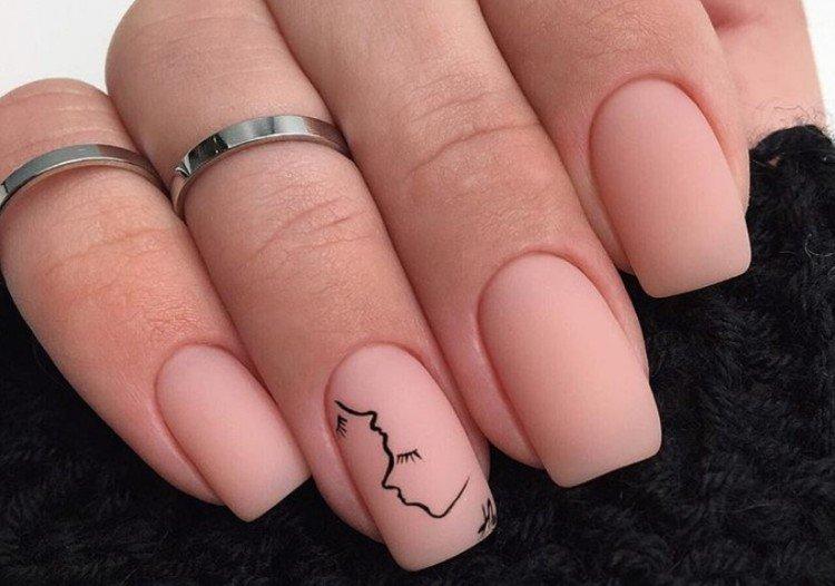 Матовый нюдовый маникюр