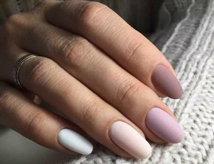 Матовый нюдовый маникюр