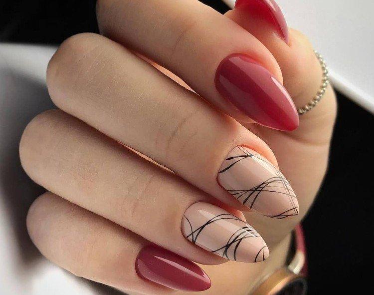 Нюдовый маникюр с красным