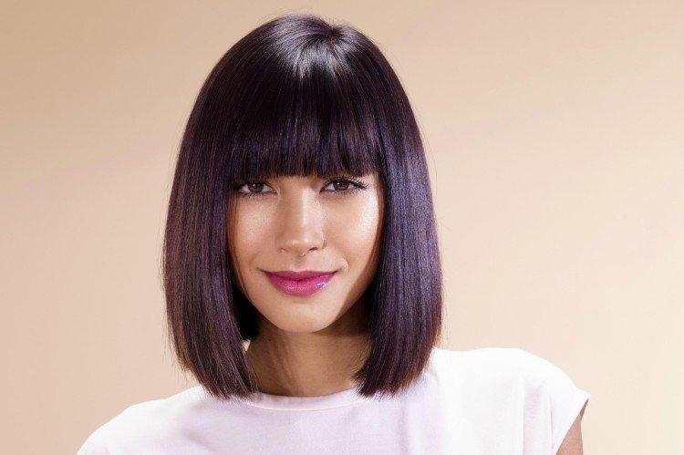 Традиционная прямая челка в 2021 году