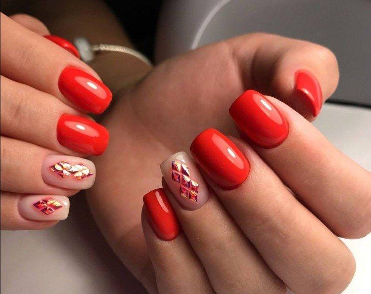 Красный маникюр – фото и красивые идеи
