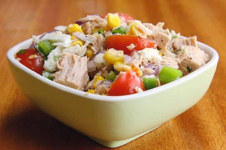 Рыбный салат с тунцом и печеными овощами