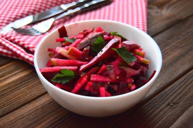 Салат из вяленой сельди со свеклой