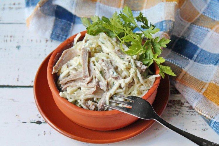 Салат из зеленой редьки «Деликатесный»