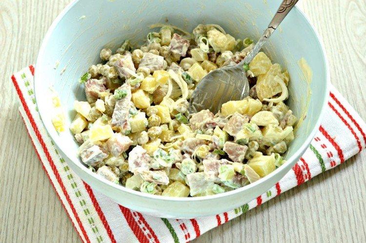 Рыбный салат с зеленым горошком