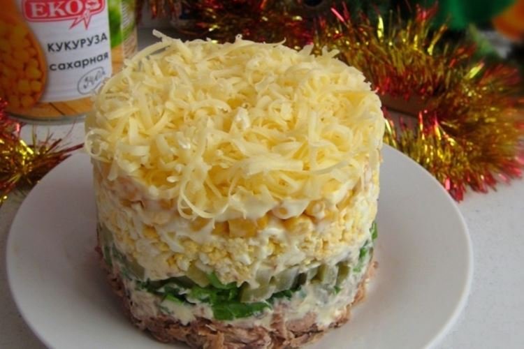 Салат с тунцом и сыром