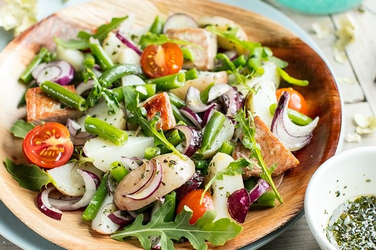 Салат с тунцом и грушей