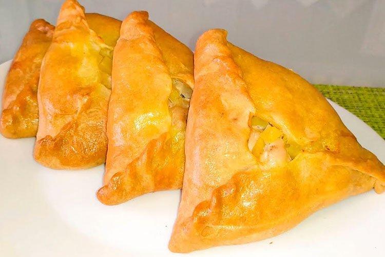 Мини-курники с куриным филе и картошкой