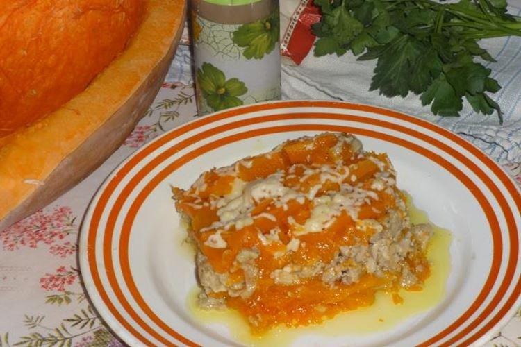 Запеканка с фаршем индейки и тыквой