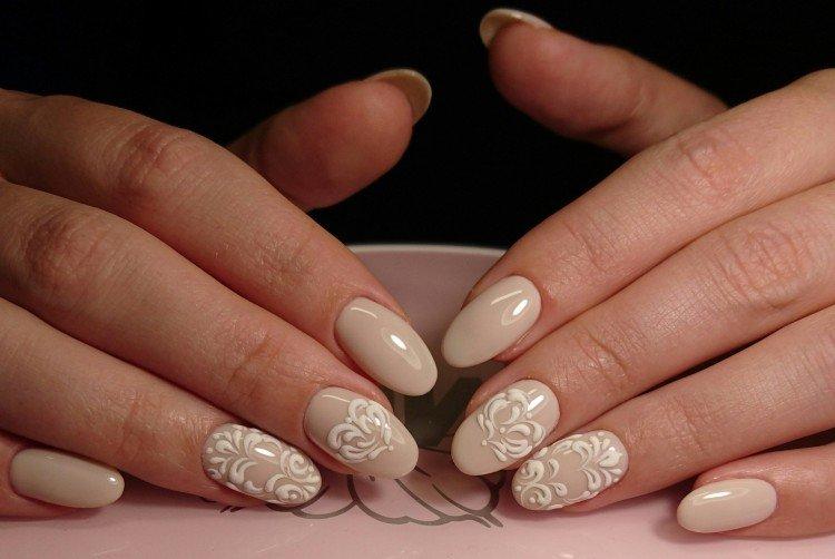 Свадебный бежевый маникюр