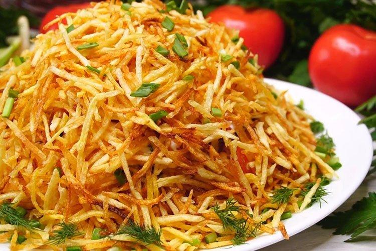 Салат «Муравейник» с желтыми помидорами