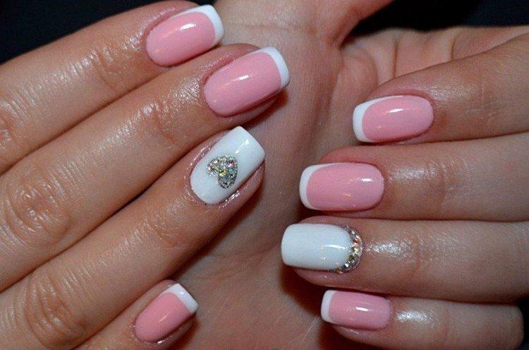 Розовый французский маникюр