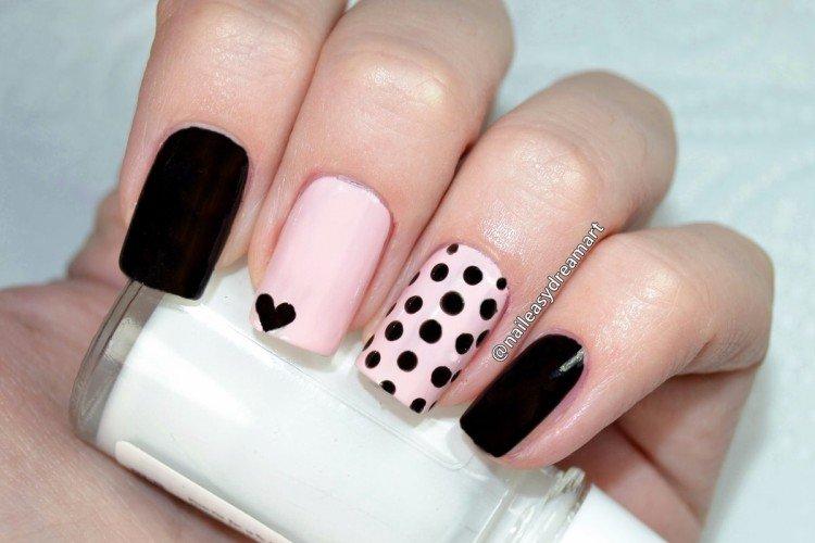 Розовый маникюр с черным