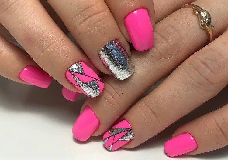 Яркий розовый маникюр