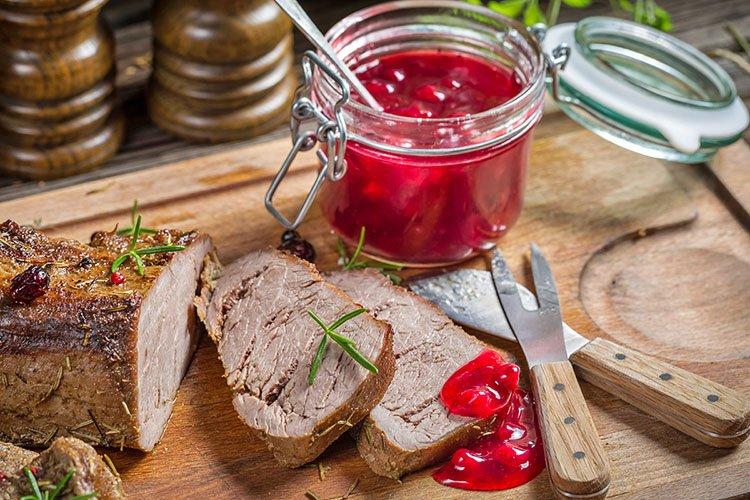 Кисло-сладкий соус из клюквы