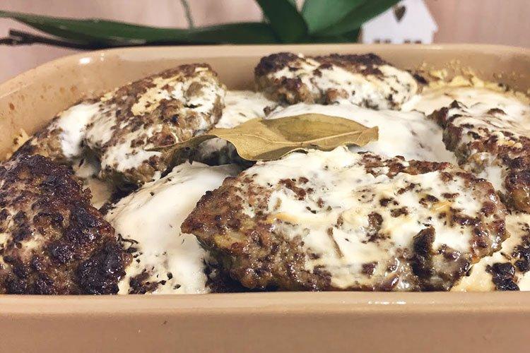 Печеночные котлеты в сметане