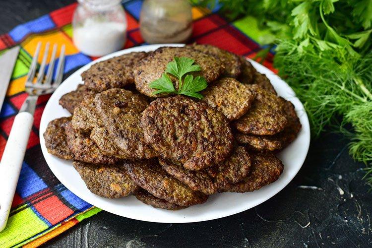 Котлеты из говяжьей печени с морковью и луком
