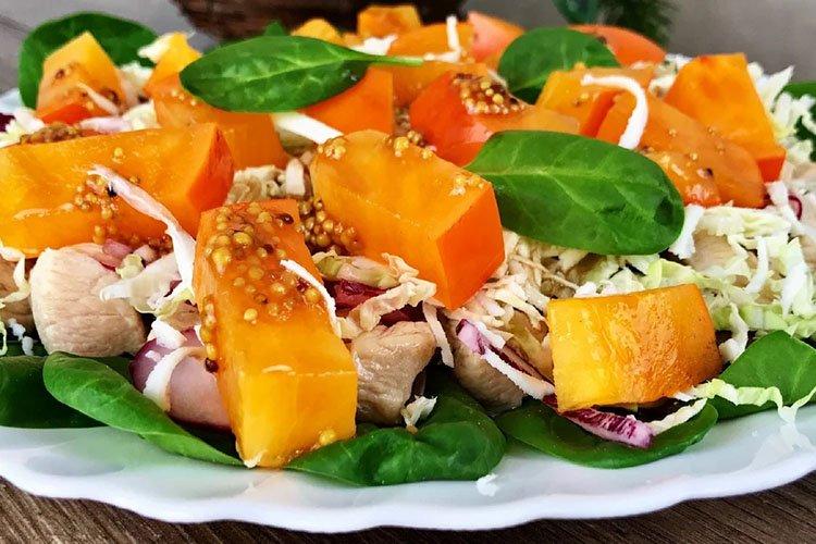 Салат с хурмой и шпинатом