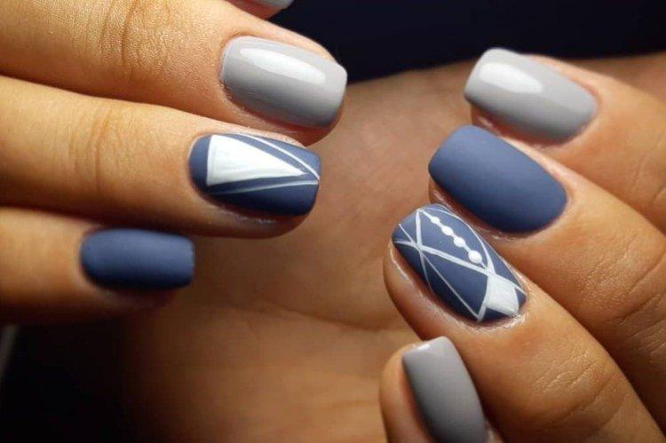Синий маникюр с серым