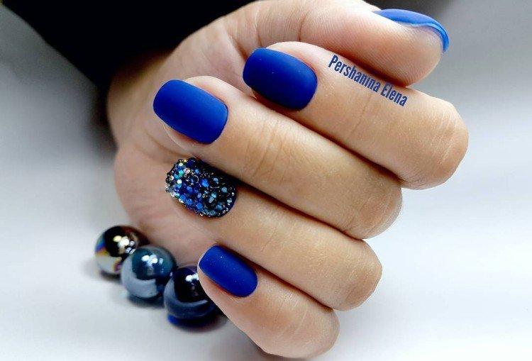 Синий маникюр - фото и идеи