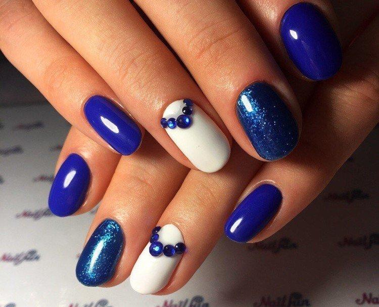 Синий маникюр - фото и идеи