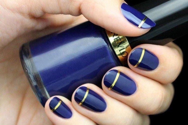 Синий маникюр с золотом