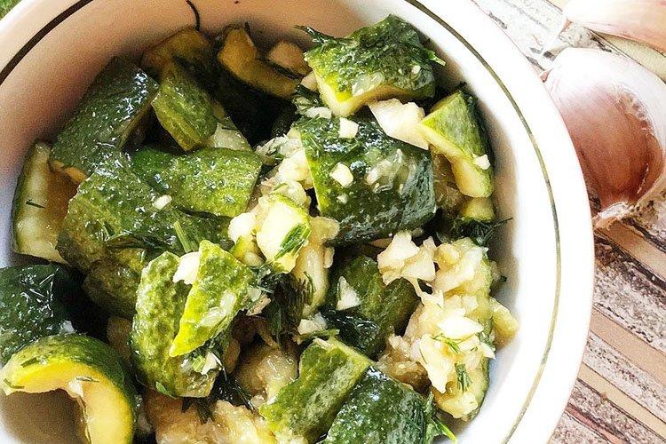 Салат «Острый» из свежих огурцов