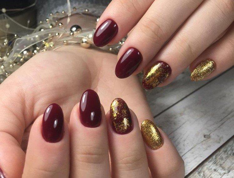 Бордовый маникюр с золотом