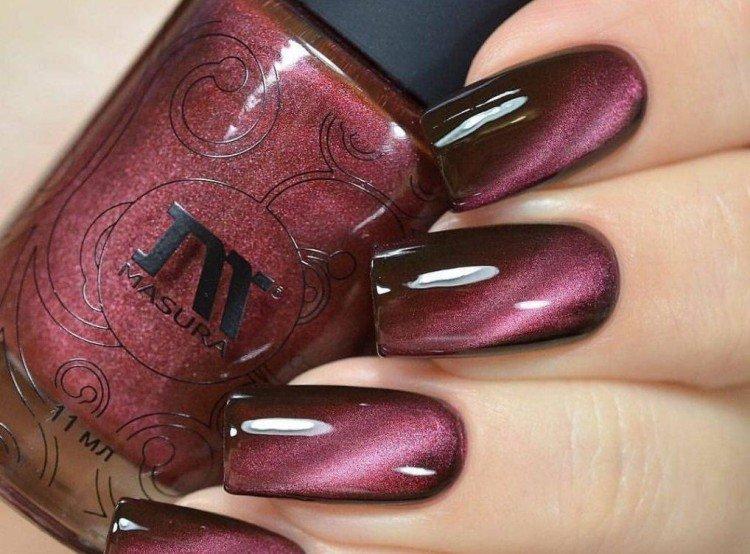 Бордовый маникюр «кошачий глаз»