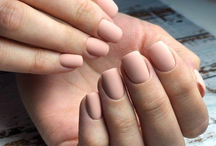 Матовый нюдовый маникюр