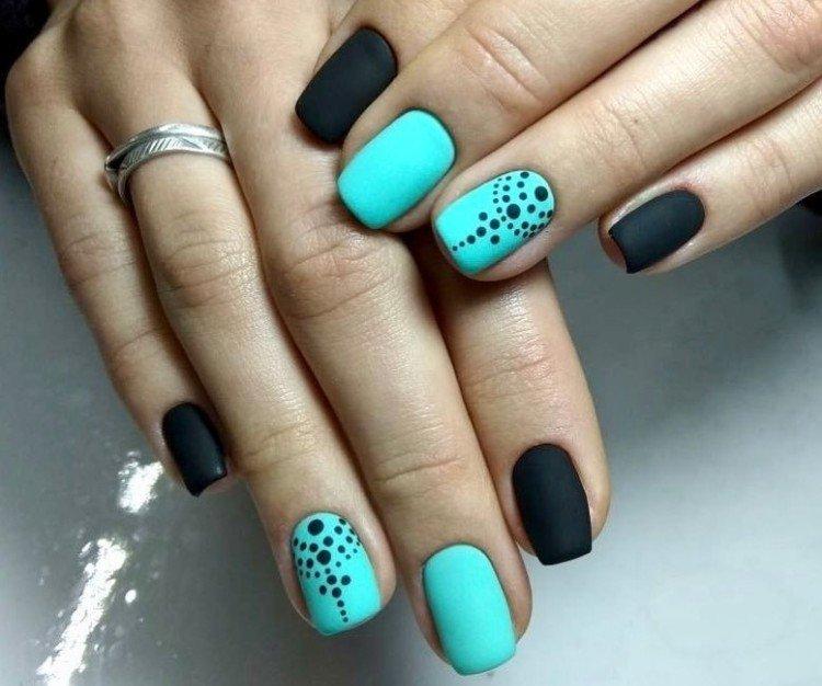 Матовый контрастный маникюр