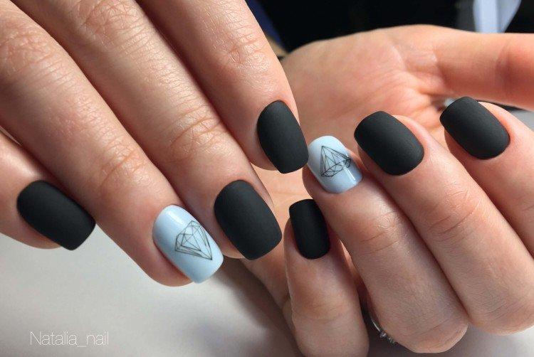 Матовый черный маникюр