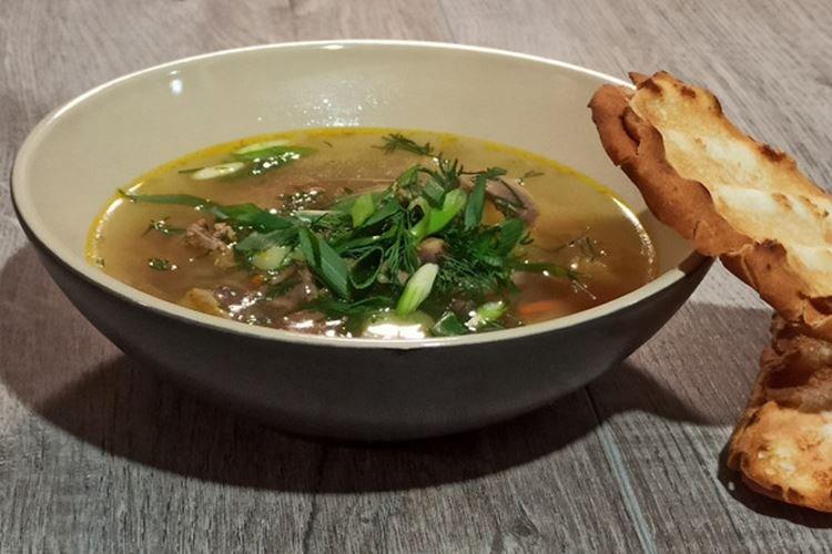 Суп с куриными сердечками и перцем