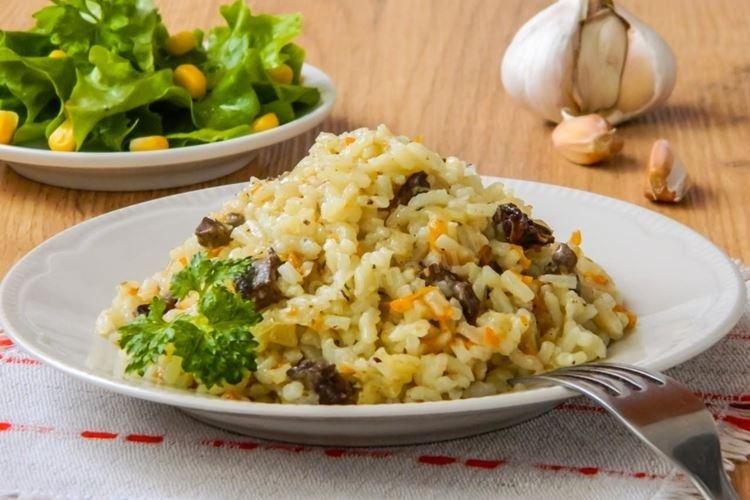 Куриные сердечки с рисом