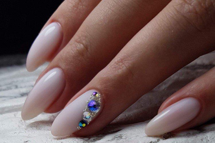 Молочный маникюр - фото и идеи