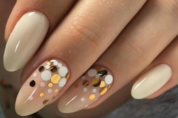 Молочный маникюр и камифубуки