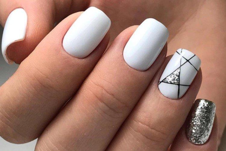 Маникюр с блестками и рисунком